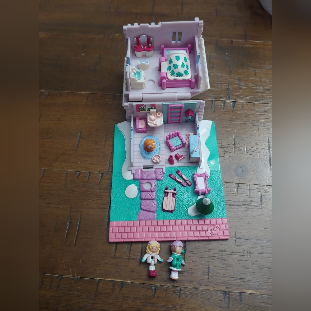Vintage 1994 Polly Pocket Ski Lodge